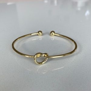 ⭐️NWOT Gold Infinity Knot Bracelet